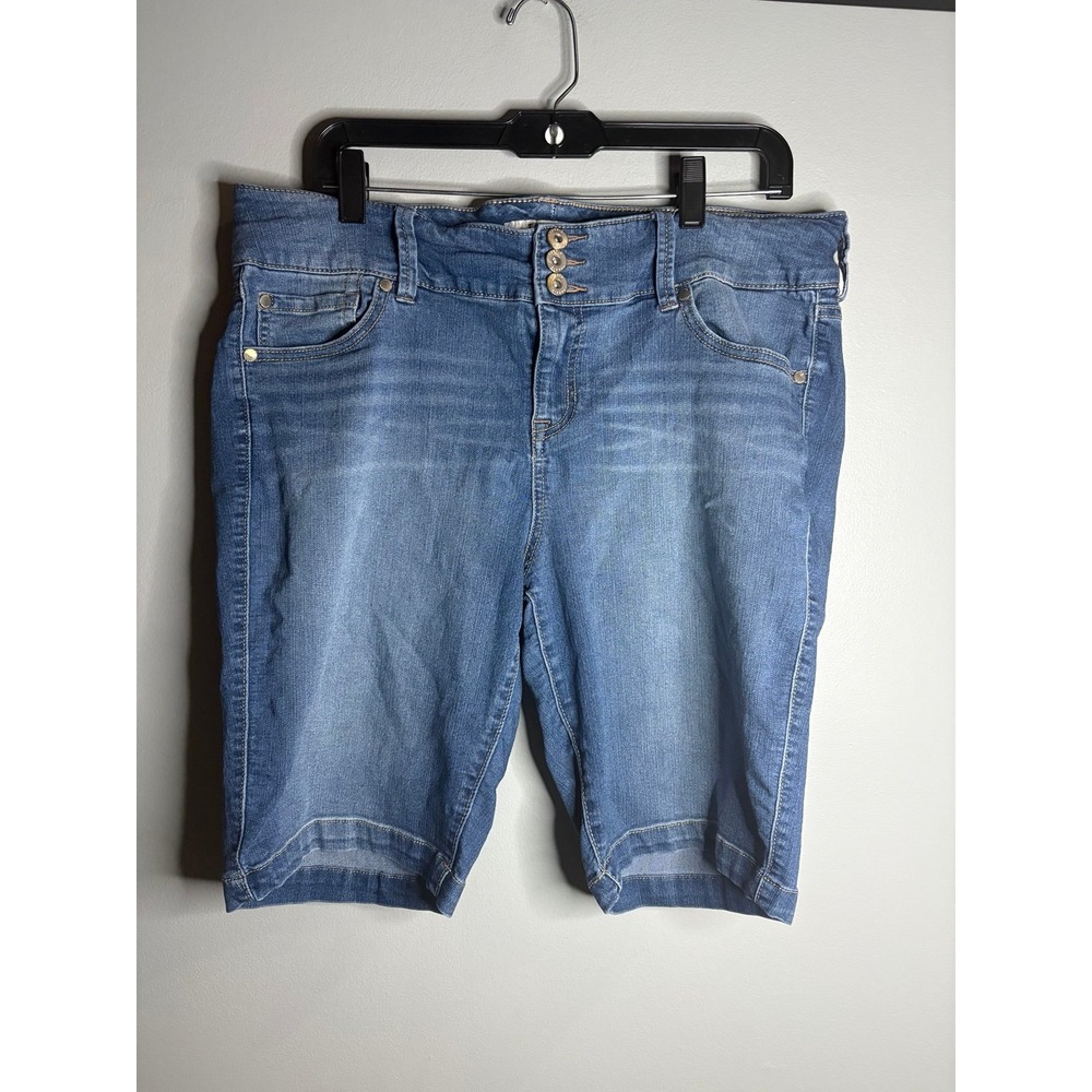 Torrid denim Jeggings shorts size 18